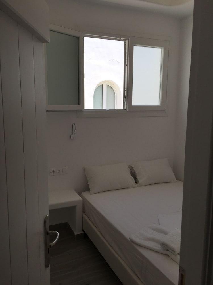 Depis Suites Naxos City Екстериор снимка
