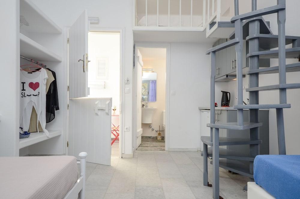 Depis Suites Naxos City Екстериор снимка