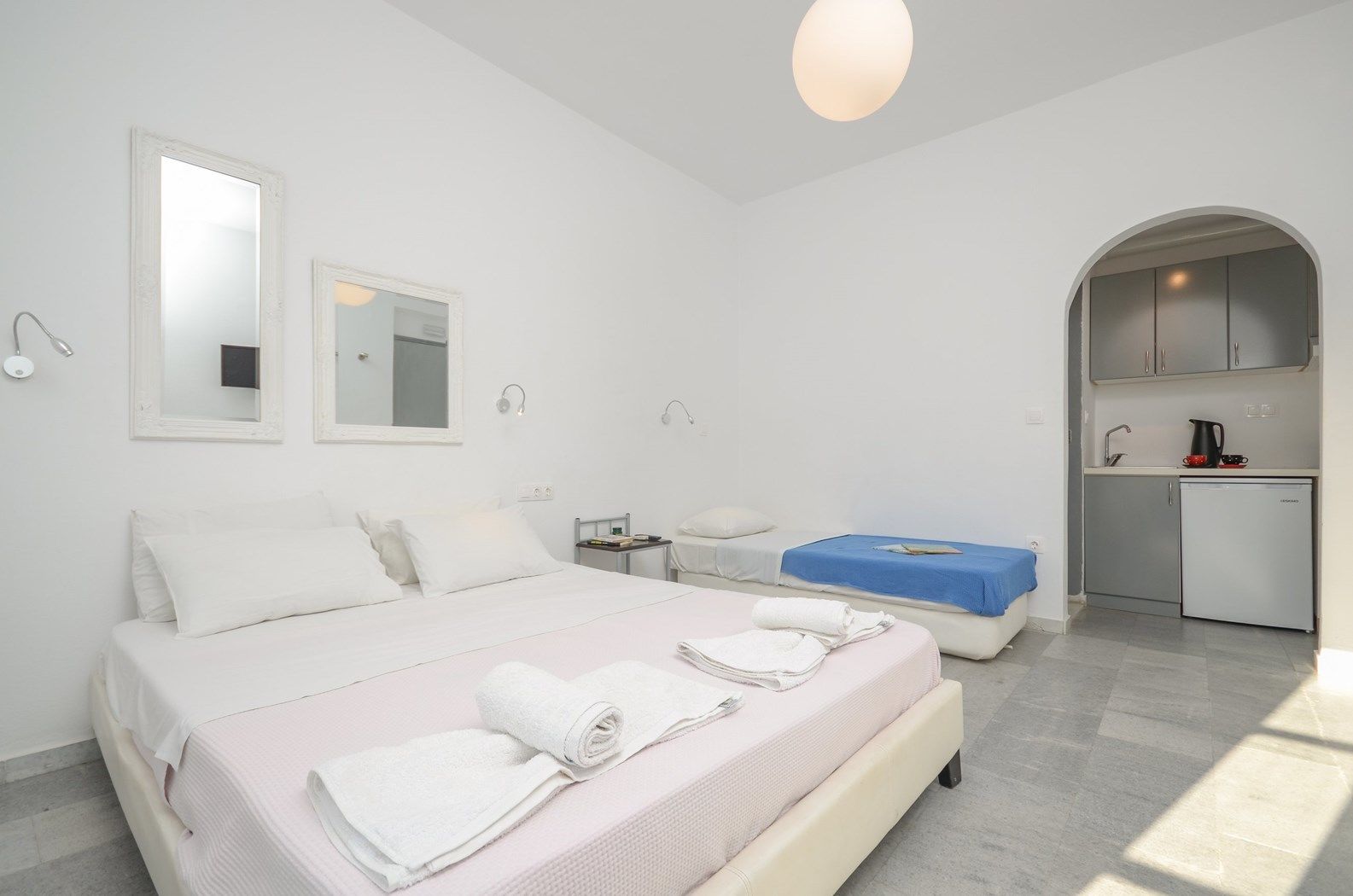 Depis Suites Naxos City Екстериор снимка