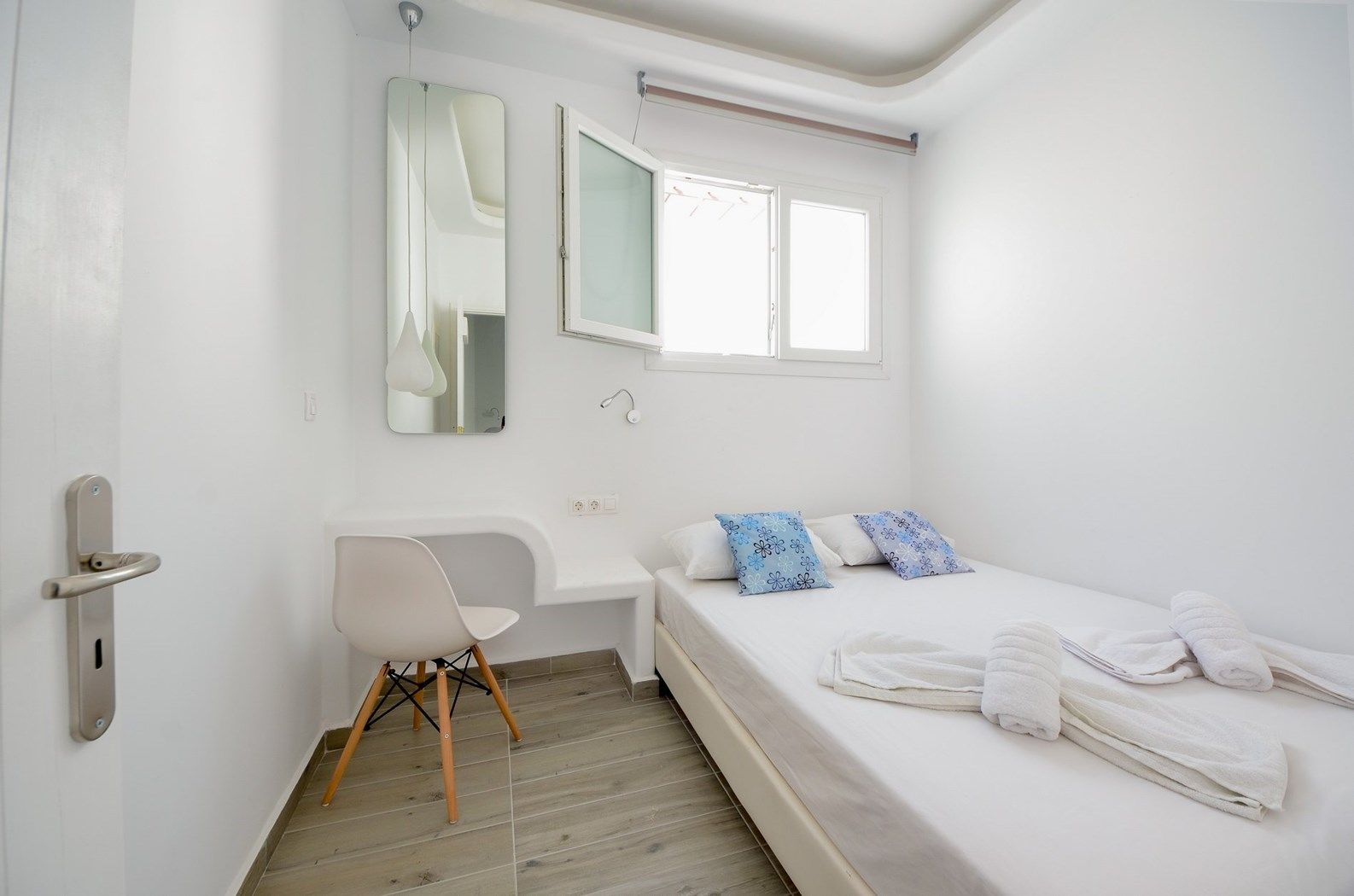 Depis Suites Naxos City Екстериор снимка